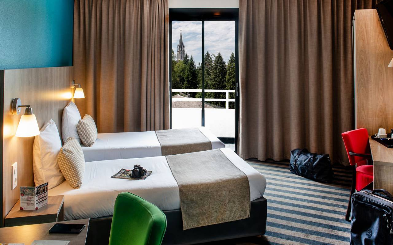 Spacious room, hotel pyrenees, hotel Panorama