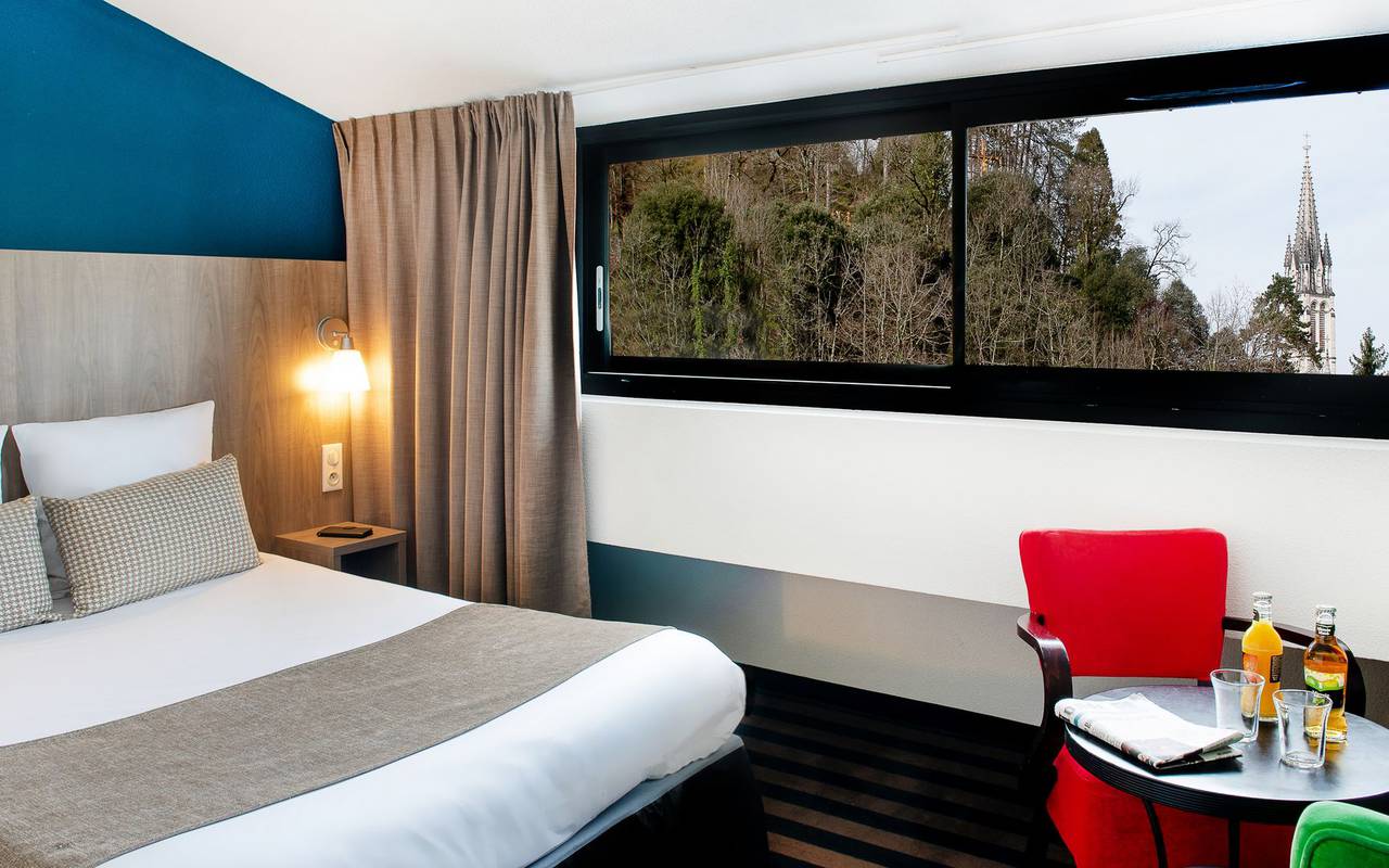 Room with view over the sanctuary, hotel close to Lourdes sanctuary, hotel Panorama.