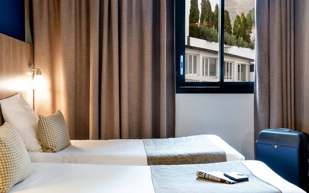 Chambre avec lits jumeaux, hôtel de charme Pyrenées, hôtel Panorama.